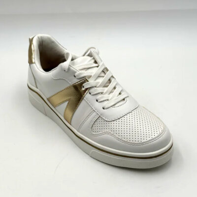 Alta Sneaker